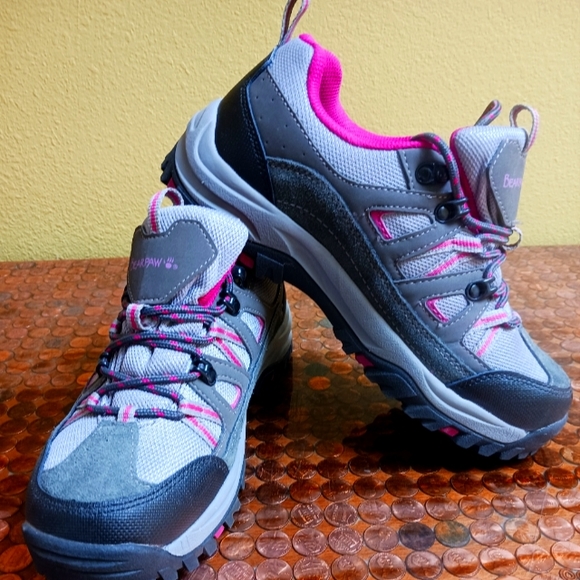 BearPaw Shoes - Bearpaw Hiking Shoe, Women's Size 9